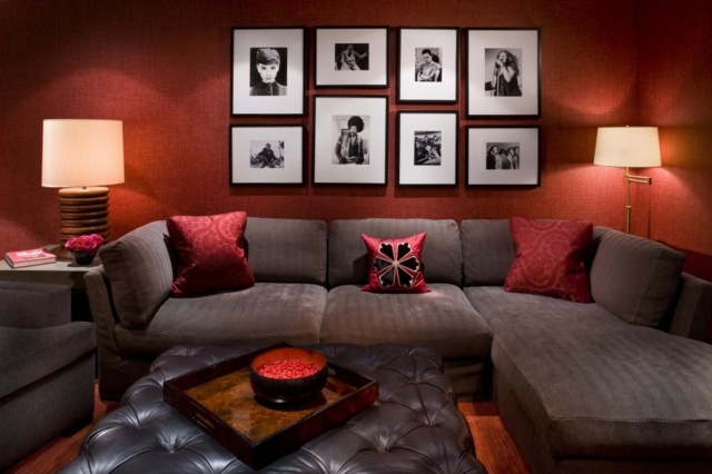design d'intérieur salon idée déco tableaux murs canapé gris foncé tabouret en cuir