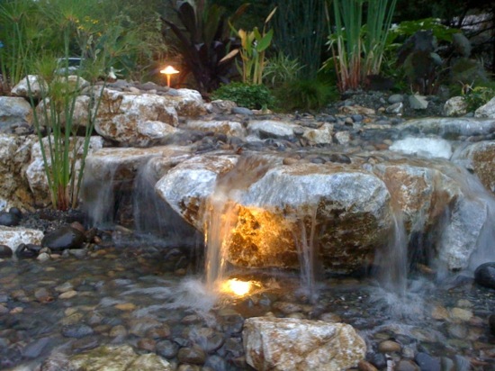 cascade jardin illuminee