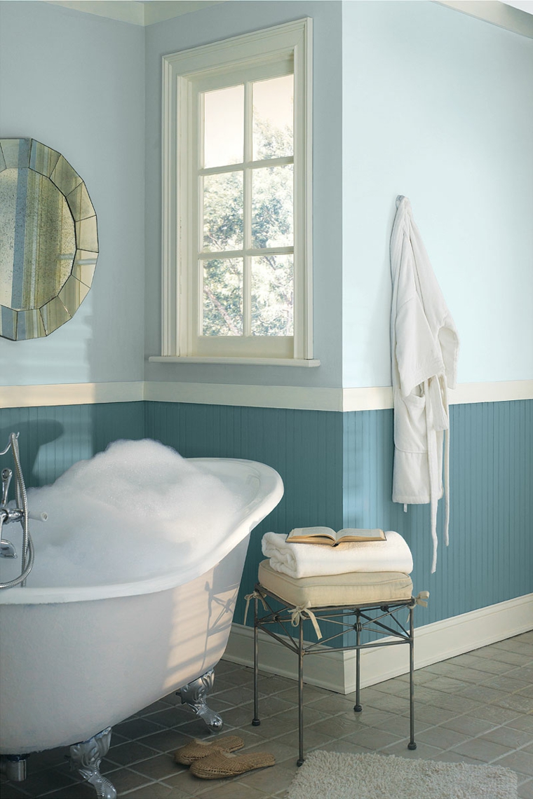 salle de bain de design élégant en bleu