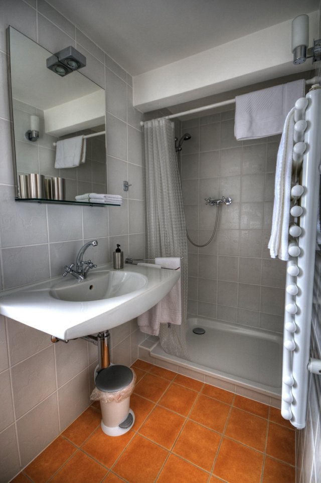 aménager petite salle de bain idée petite surface photo salle de bain moderne 