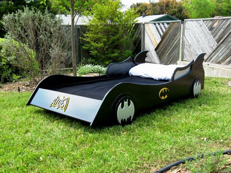 lit enfant voiture Batman