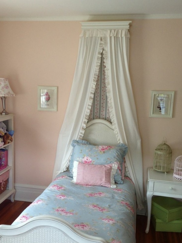 chambre fille lit shabby chic