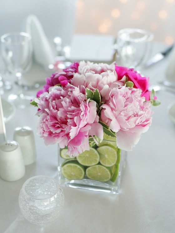 composition fleurs printemps table