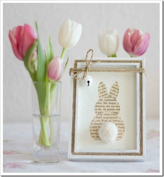 déco de paques avec tulipes et cadre photo rustique