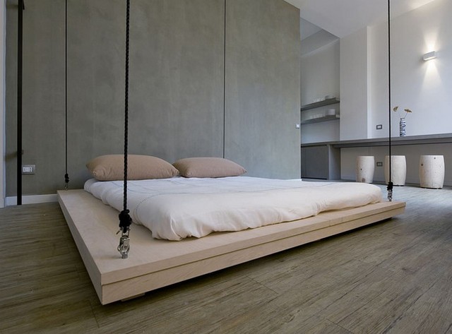 aménagement lit bois suspendu coussin chambre déco minimaliste