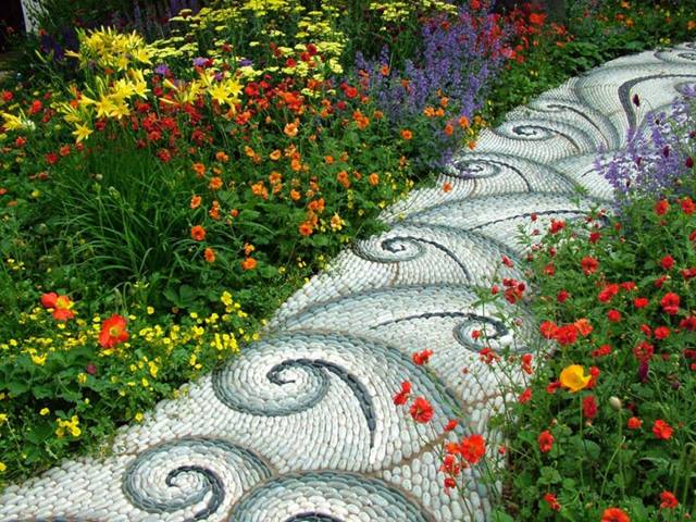 idée aménagement jardin allée en pierre fleurs style