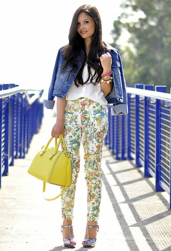 pantalon motif floral sac jaune veste jean