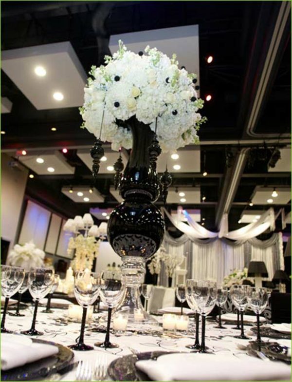 marriage idée déco bouquet fleurs blanches verres à vin
