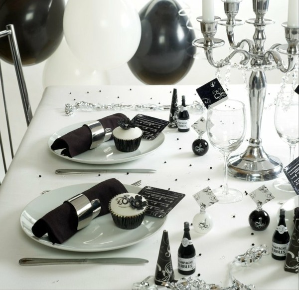 marriage décoration minimaliste table noir et blanc bougies