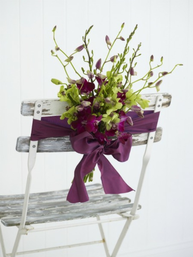décoration plante chaise en bois blanche déco florale printemps