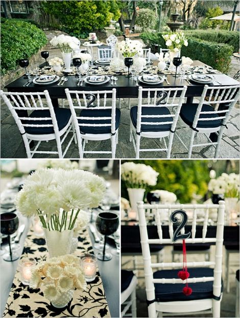table déco marriage chaise bois coussins verre noire fleurs chaise en bois blanc bouquet de fleurs blanches