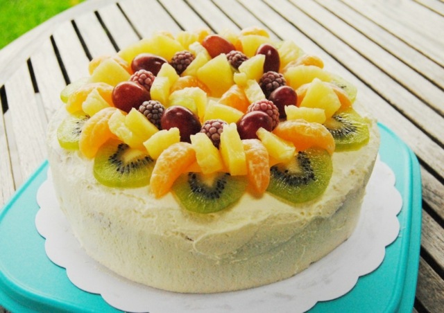 gâteau d'anniversaire aux fruits clémentines framboises orange kiwi crème fraîche 