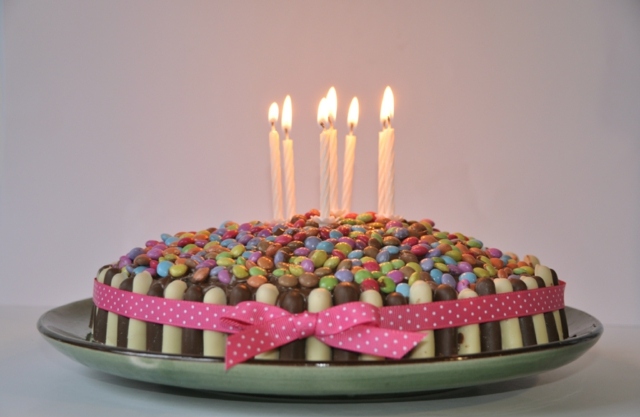 gâteau anniversaire enfant mms bonbons