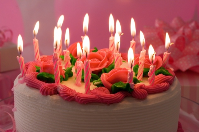 gâteau enfant anniversaire rose sucre bougies crème fraîche