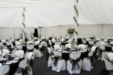 déco tables de marriage invités noir blanc minimaliste déco florale