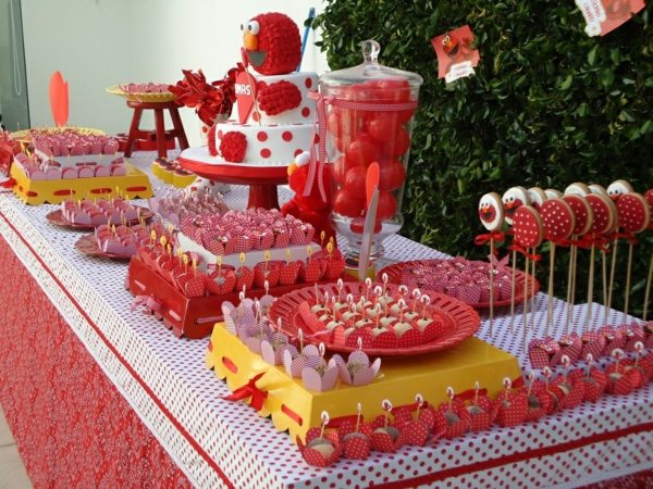 déco rouge anniversaire enfant petits fours petits gâteaux marrant très joli gâteau d'anniversaire enfant