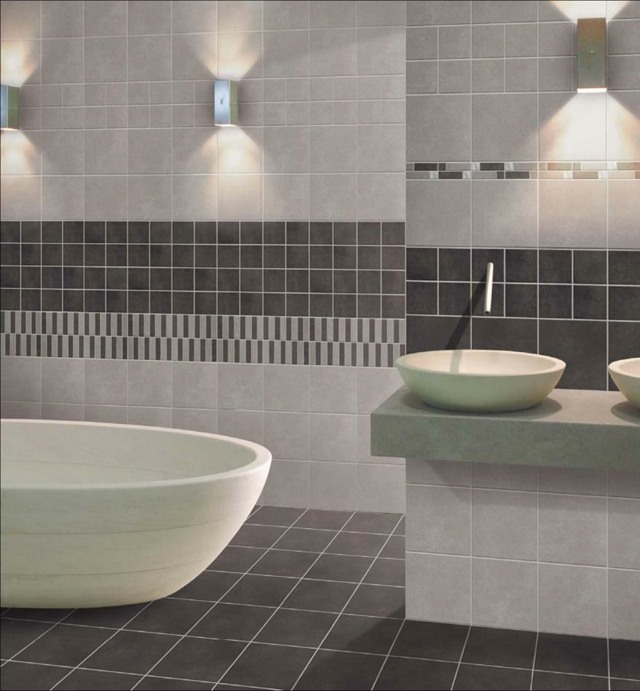 salle de bain spacieuse idée peinture lampe design baignoire blanche salle de bain carrelage 