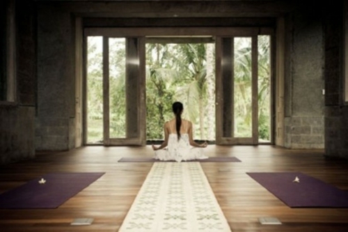 salle meditation spa noir violet