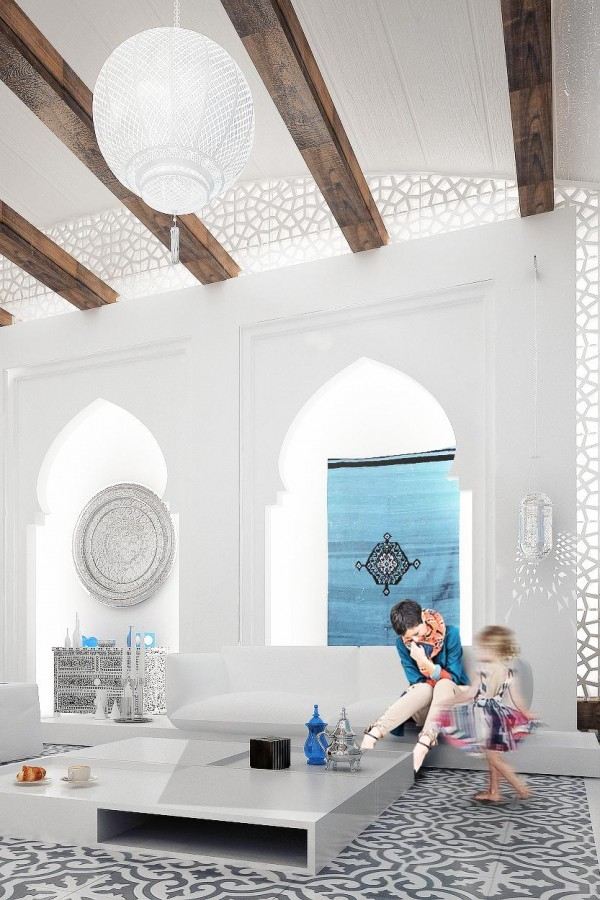 Contraste du plafond avec les arcs en style marocain