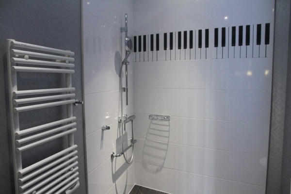 Piano en sticker pour la salle de bains