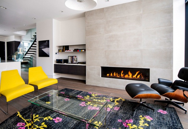 Salon coloré avec une cheminée moderne