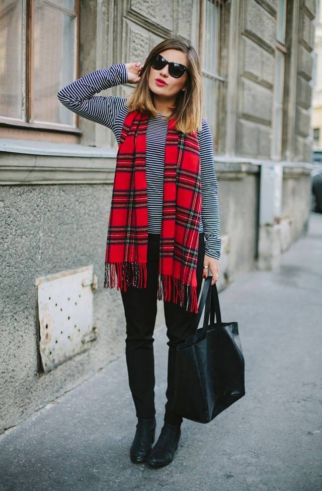 accessoires-femme-automne-écharpe-rouge-carreaux-blouse-rayures-noir-blanc accessoires femme
