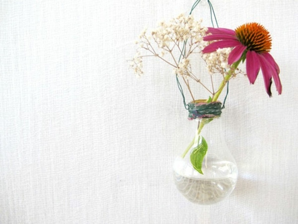 ampoule devient mini-vase pour fleurs