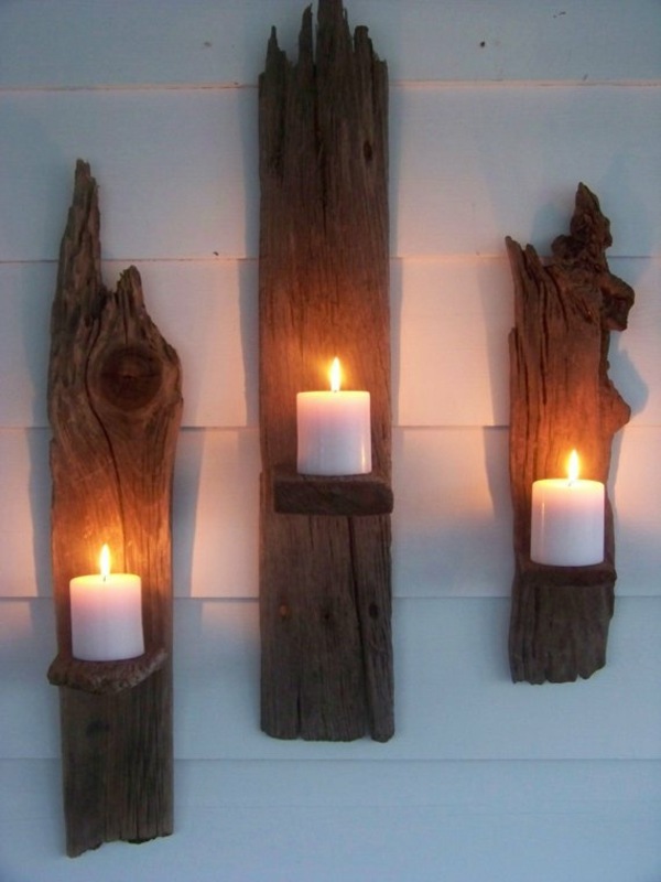 bougies déco accrochées sur planche bois flottant