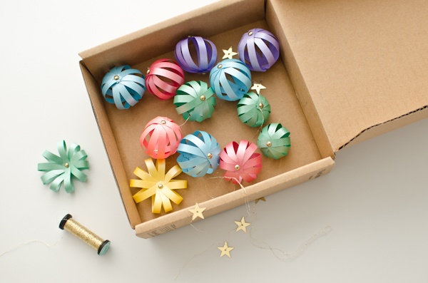 bricolage-Noël-papier-ornements-papier-couleurs-idée-originale bricolage de Noël