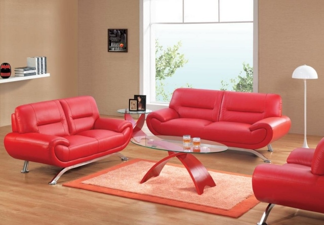 canapé-cuir-rouge-table-basse-ovale-tapis-rectangulaire-salon-confort-complet-idée-originale