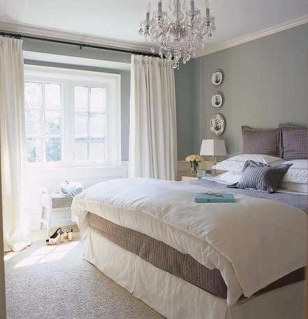 Encore une chambre à coucher avec tapis blanc élégance calme