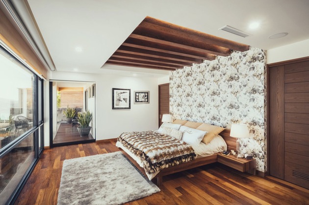 Beau design avec poutres exposées par Imativa Arquitectos chambre blanche délicate bois