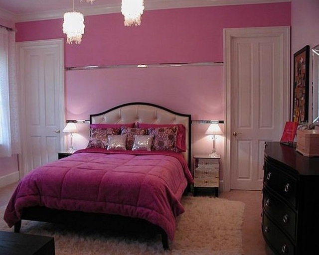 chambre-ado-fille-idée-originale-couverture-rose-coussins-brillantes
