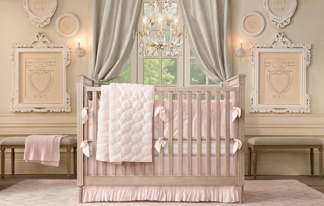 chambre-bébé-fille-rose-gris-rideaux-gris-clair-accents-rose chambre bébé fille