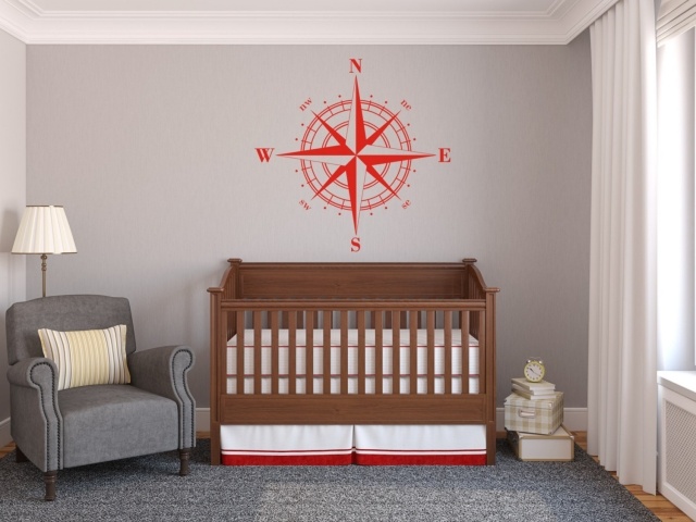 chambre-bébé-garçon-style-nautique-sticker-mural-rouge-boussole chambre bébé garçon
