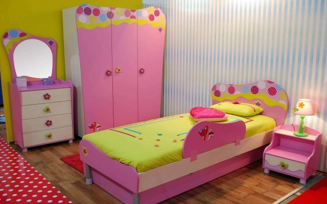 chambre-pour-enfant-idées-aménagement-originales-couleur-rose