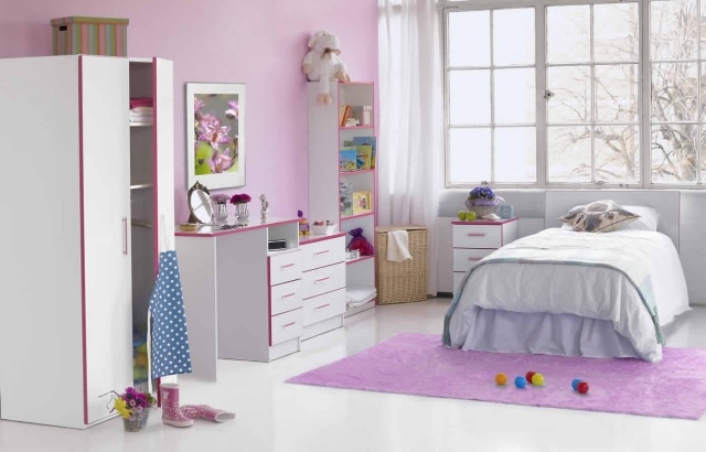 chambre-pour-enfant-idées-aménagement-originales-garde-robe-commode-blanc