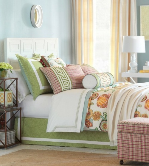 couleurs pastel chambre feminine vue grand lit