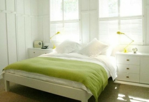 couverture verte chambre coucher spacieuse