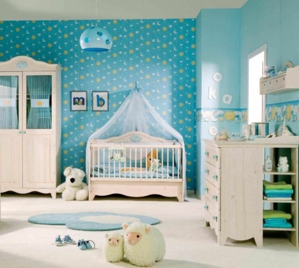 chambre bébé idée déco aménagement lampe suspendue design lit en bois blanc placard tapis de sol moderne