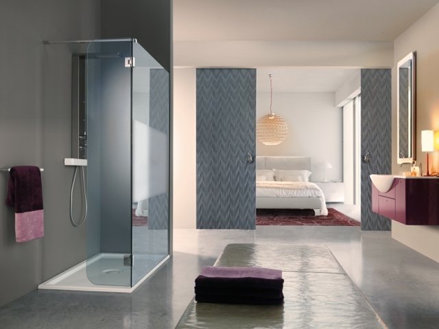 douche à italienne salle de bains spacieuse moderne