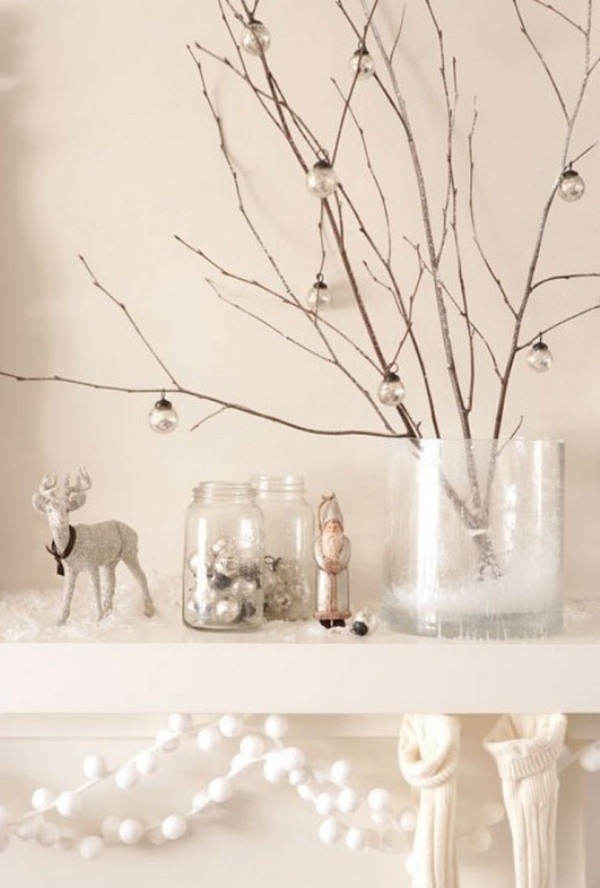 déco-Noël-blanche-vases-verre-figurines-cerf-blanc-branches-ornements-verre déco Noël blanche