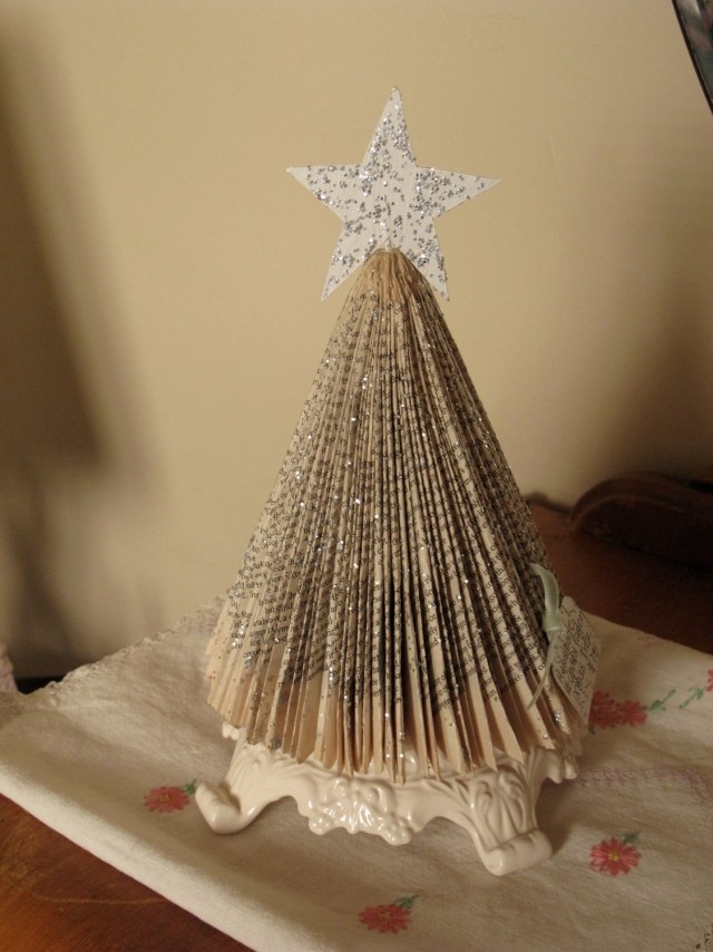 déco-Noël-sapin-Noel-pages-pliées-étoile-papier-décoratif déco Noël
