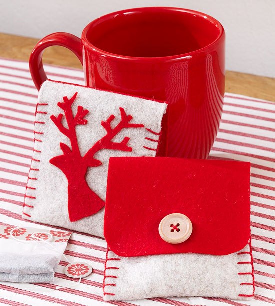 déco-Noël-tissu-faire-soi-même-petits-sacs-décoratifs-feutre-blanc-rouge