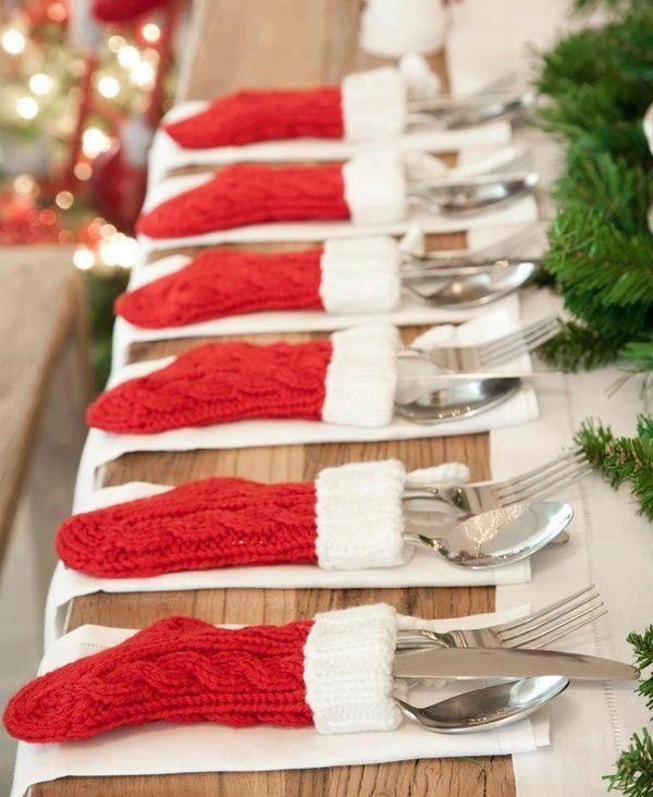 déco-maison-Noël-chaussettes-tricotées-rouge-blanc-ustensiles