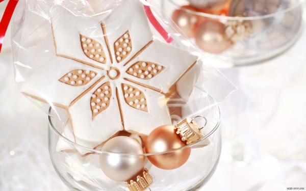 décoration des biscuits de Noël étoile glaçage sucre