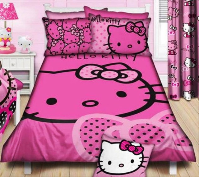 décoration-chambre-fille-linge-lit-thème-Hello-Kitty-couleur-rose-table-nuit