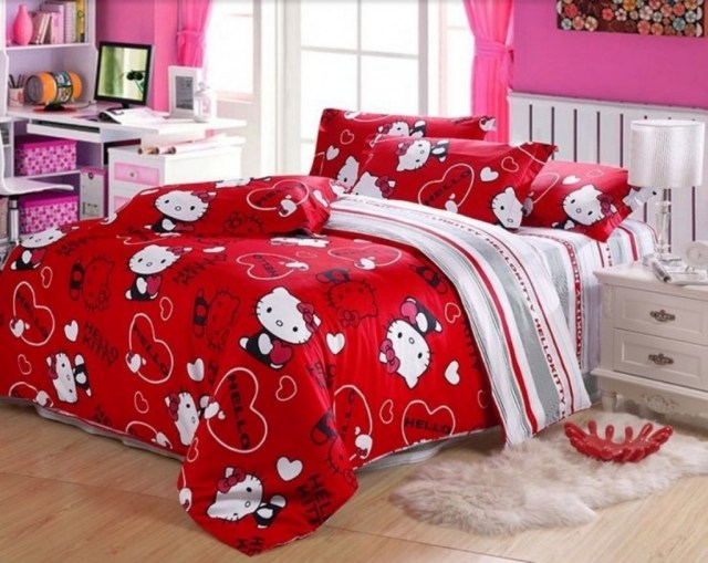 décoration-chambre-fille-linge-lit-thème-Hello-Kitty-couverture-coussins-draps-rouges