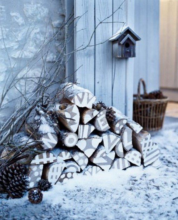 décoration-de-Noël-idée-originale-extérieur-bois-branches-neige-artificielle