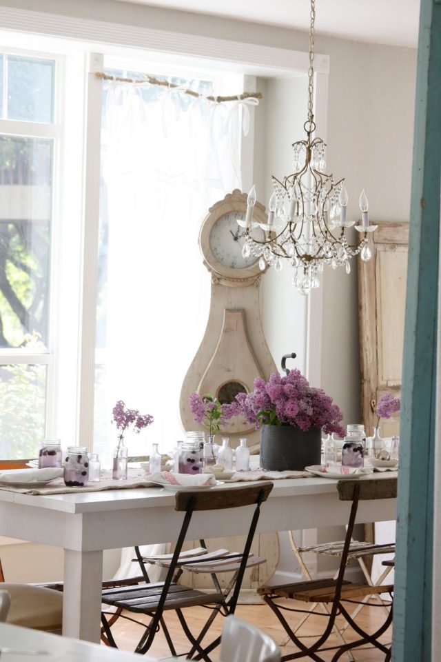 décoration-maison-Shabby-chic-bouquets-fleurs-lilas-salle-manger